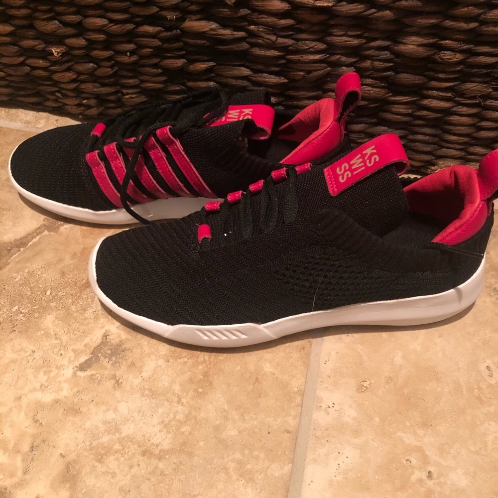 Brand new super cute adidas tennis shoes!